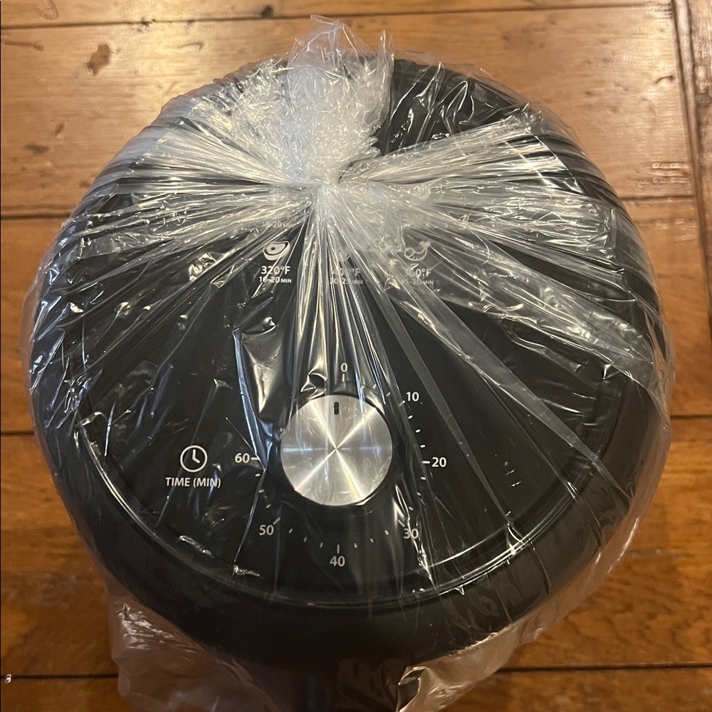 Toastmaster 2.6 Quart Air Fryer-Black. Item is brand new in original packaging. - Picture 3 of 7
